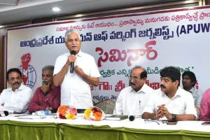Media : వ్యవసల్థను నిలబెట్టేది మీడియానే...!