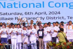 Congress Manifesto : మహిళల ఖాతాల్లో ఏడాదికి రూ.లక్ష -5 గ్యారంటీలతో కాంగ్రెస్ మేనిఫెస్టో విడుదల