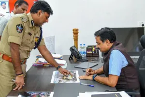 జగన్‌పై దాడి కేసు దర్యాప్తును వేగవంతం చేయాలని ఈసీ ఆదేశం