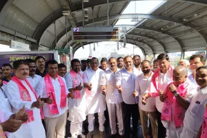 BRS : మల్కాజిగిరి పార్లమెంట్ ఎంపీ అభ్యర్థి రాగిడి లక్ష్మారెడ్డికి మద్దతు తెలుపుతూ నామినేషన్ కార్యక్రమానికి హాజరైన బీఆర్ఎస్ వర్కింగ్ ప్రెసిడెంట్ కేటీఆర్...