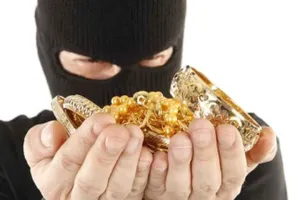 Software employee : సాఫ్ట్‌వేర్ ఉద్యోగి ఇంట్లో చోరీ.. 