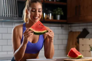 వేసవిలో పుచ్చకాయ ఎక్కువగా తినడం మంచిదా? ఎంత తినాలి?