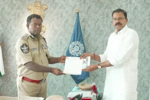 సీబీఐ మాజీ జేడీ లక్ష్మీనారాయణకు ఎవరిపై కంప్లైంట్ చేశారంటే..