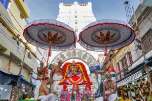 సూర్యప్రభ వాహనంపై గోవిందరాజస్వామి కటాక్షం