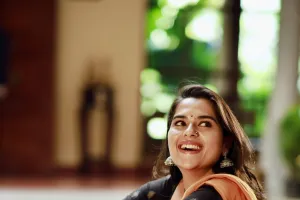 KavyaKalyanram : అందమే అసూయపడేలా కనువిందు చేస్తున్న 'బలగం' భామ