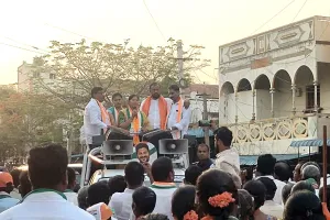 ఎన్నికల కోడ్ను ఉల్లంఘించిన కాంగ్రెస్ నాయకులు