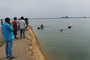 సెల్ఫీ తీసుకుంటూ నీళ్లలో జారీ పడిన కూతురు..