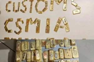 Gold : ముంబై విమానాశ్రయంలో 32.79 కేజీల బంగారం స్వాధీనం