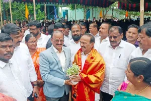 అధికారిగా సమాజంలో చేసిన సేవలు చిరస్మరణీయం