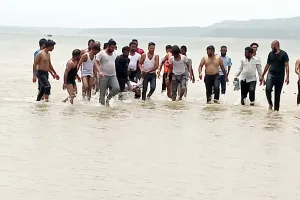 విషాదం నింపిన ఈత సరదా...