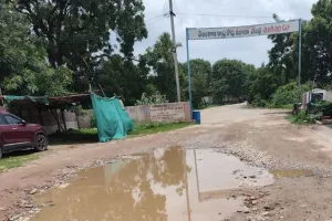 చెంగిచర్ల–చర్లపల్లి, చెంగిచర్ల డిపో కుపోయే రోడ్ల పై భారీ గుంతలు!